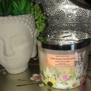 COPY - Bath and body Works somebody loves you three wick candle sweet carrot ca…